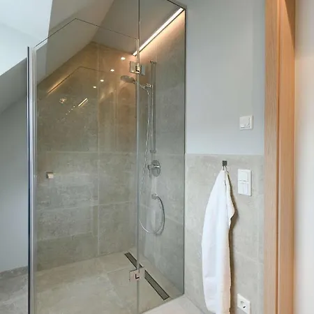 Toewerhus - Auster *